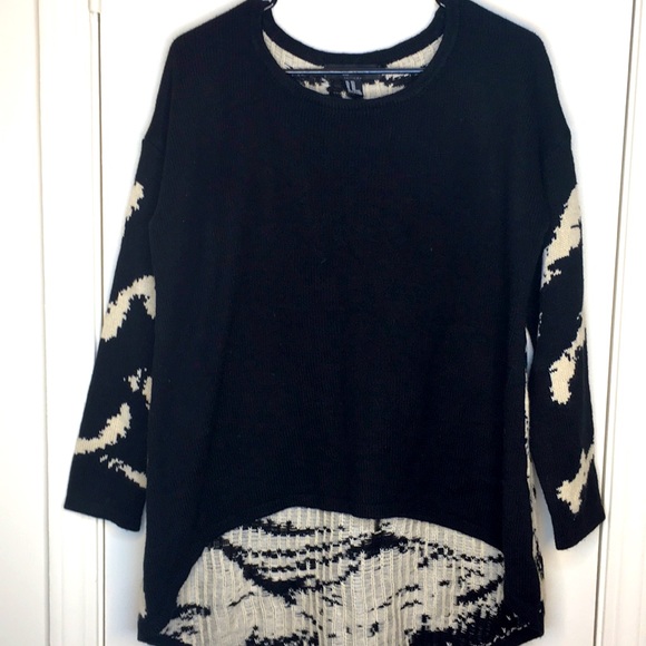 Forever 21 Sweaters - Forever 21 Black Tiger High Low Sweater M/L